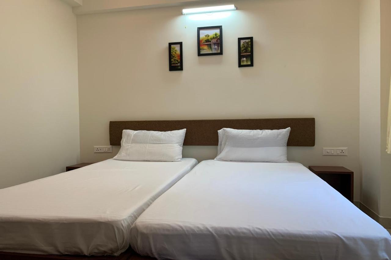 Vennela Hotel Apartments บังกาลอร์ ภายนอก รูปภาพ