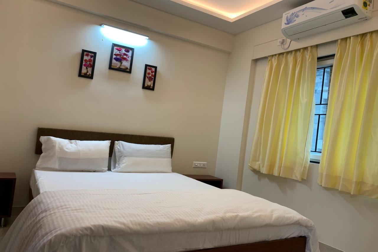 Vennela Hotel Apartments บังกาลอร์ ภายนอก รูปภาพ